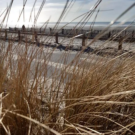 Les Obiones, Vue Laterale Mer, Mahon Plage, Magnifique 4p, Avec Balcon , Parking Prive Gratuit, Wifi, Classe 2 Etoiles, Exposition Plein Sud En Baie De Somme Apartmán