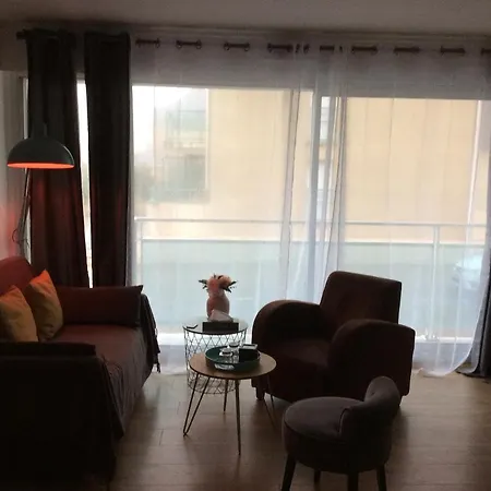 Les Obiones, Vue Laterale Mer, Mahon Plage, Magnifique 4p, Avec Balcon , Parking Prive Gratuit, Wifi, Classe 2 Etoiles, Exposition Plein Sud En Baie De Somme דירה