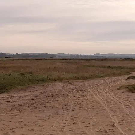 شقة Les Obiones, Vue Laterale Mer, Mahon Plage, Magnifique 4p, Avec Balcon , Parking Prive Gratuit, Wifi, Classe 2 Etoiles, Exposition Plein Sud En Baie De Somme