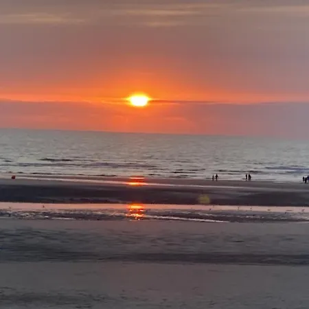 Daire Les Obiones, Vue Laterale Mer, Mahon Plage, Magnifique 4p, Avec Balcon , Parking Prive Gratuit, Wifi, Classe 2 Etoiles, Exposition Plein Sud En Baie De Somme *